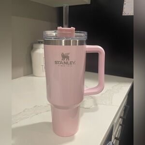New! Light pink sparkle Stanley tumbler 40oz